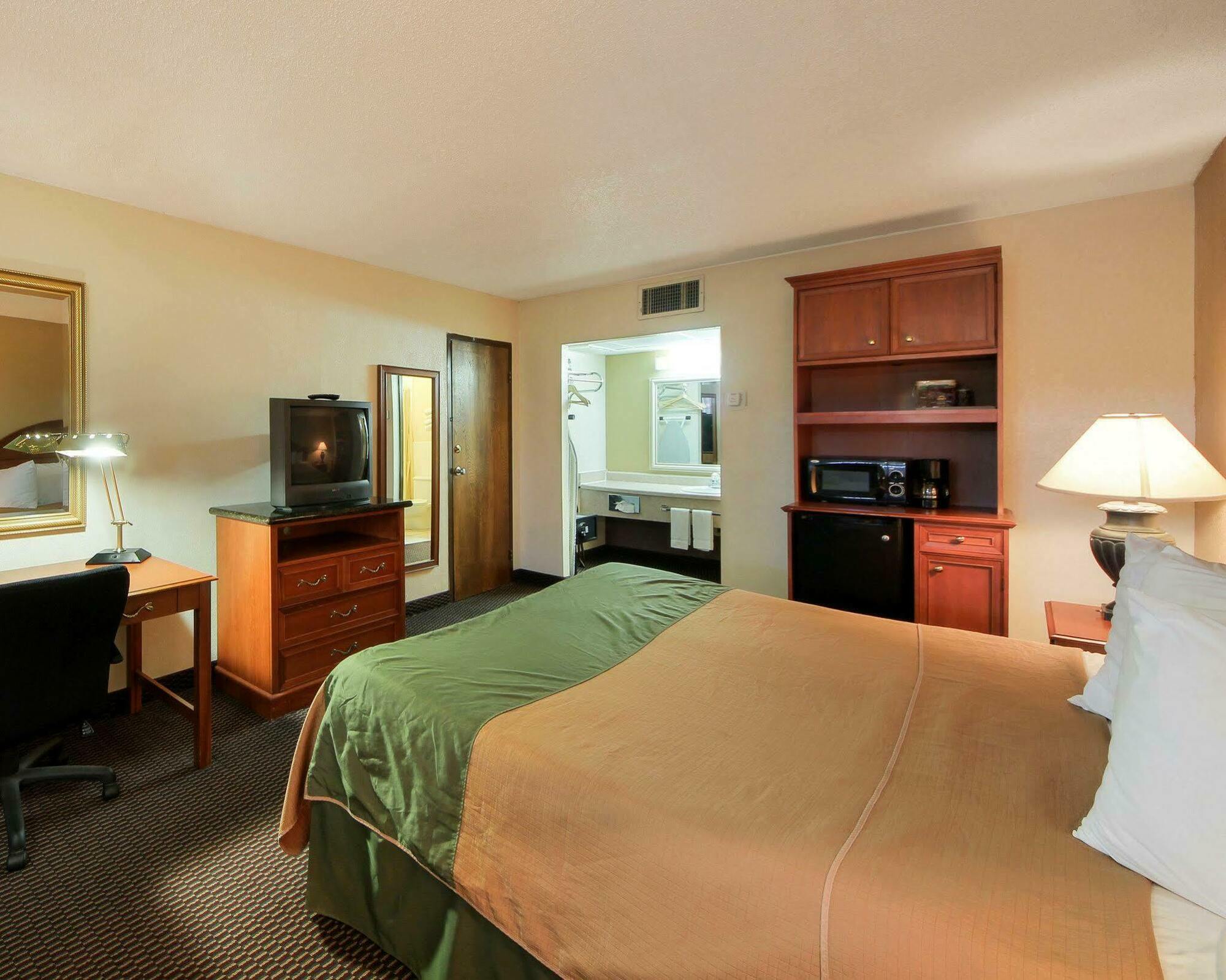 Quality Inn Shawnee I-40 Exterior foto